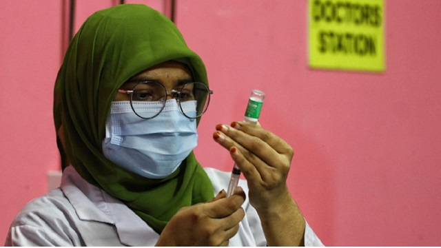 A healthworker at a Dhaka hospital prepares a vaccine dose. — UNB File Photo